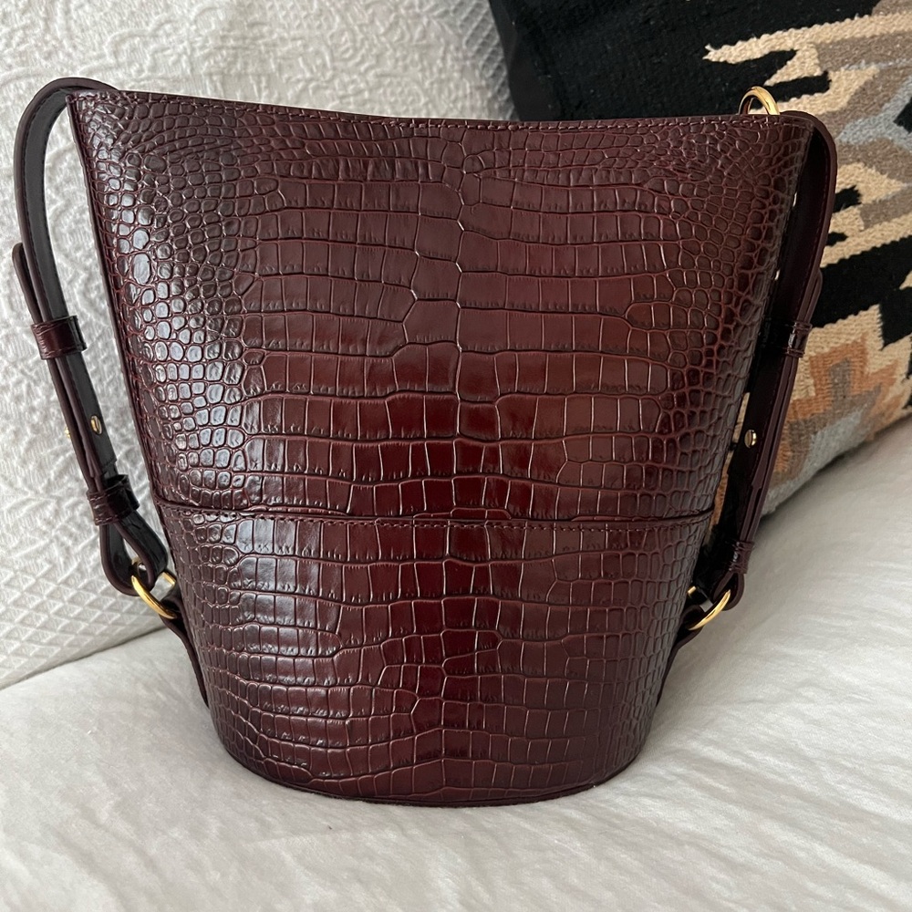NWOT Sézane Gary Bag in Chocolate Crocodile Print